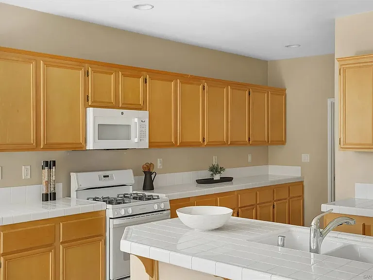 5180 Bluegrass Way — Photo 7