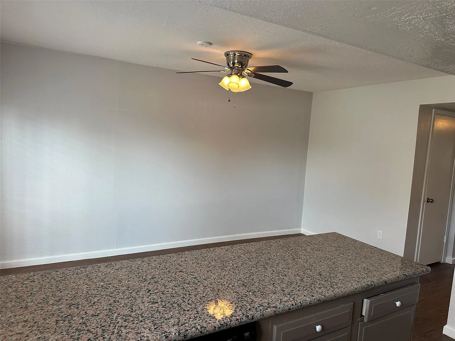 2 bed, 1.5 bath, 1056 sqft, $1,250 — Photo 4