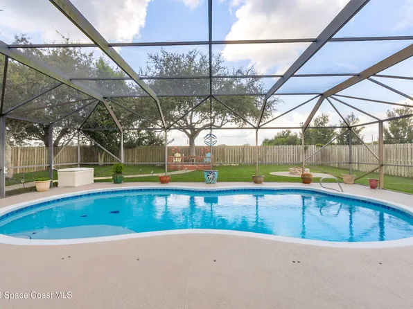 1933 Woodfield Cir, West Melbourne, FL 32904