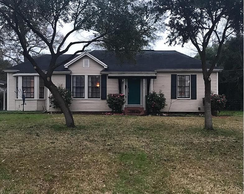 1st image of 1320 Central Dr