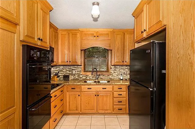 3 bed, 1.5 bath, 1400 sqft, $1,700 — Photo 3