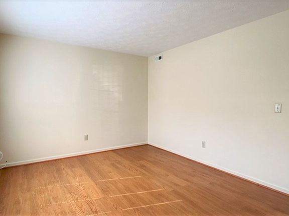 3rd image of 1921 Eastover Dr #C