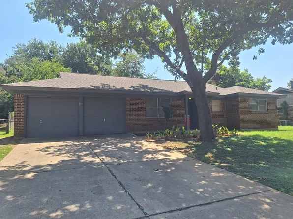 513 Simmons Dr, Euless, TX 76040