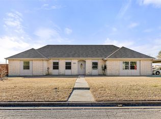 1000 La Villeta St, Mexia, TX 76667