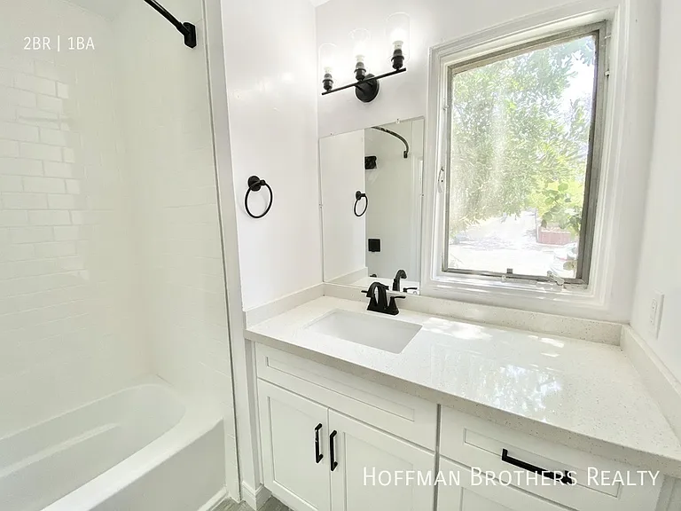 115 S Carondelet St #6 — Photo 12