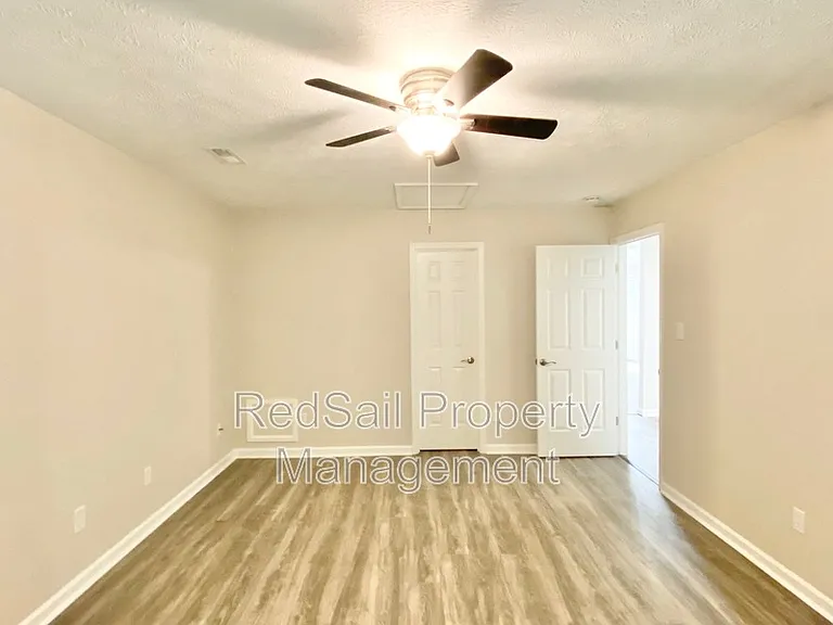 39 Whites Ln #B — Photo 11