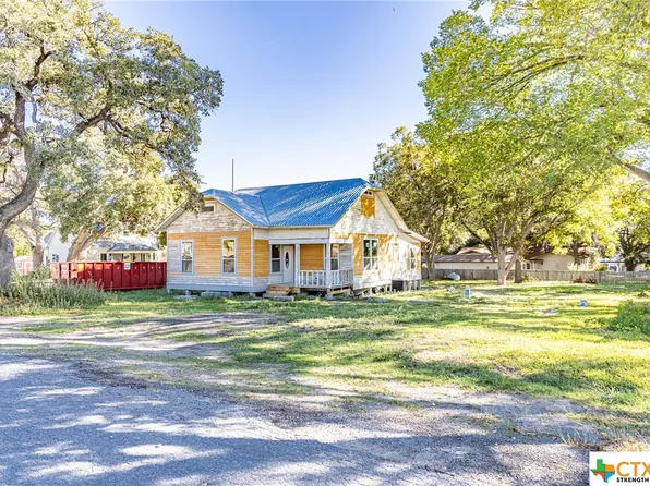 106 N Depot, Moulton, TX 77975