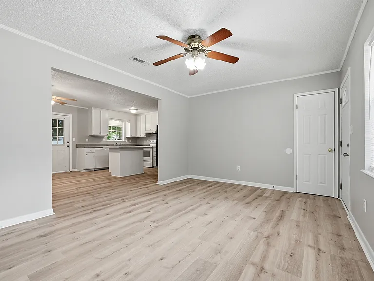 90 Andrews Ave — Photo 8