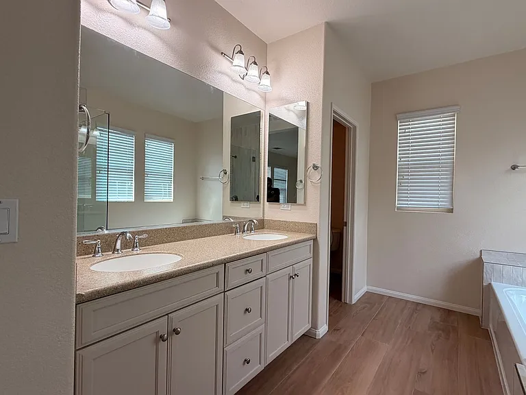 1729 Cripple Creek Dr #4 — Photo 11