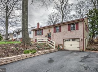 27 E Summit Dr, Stevens, PA