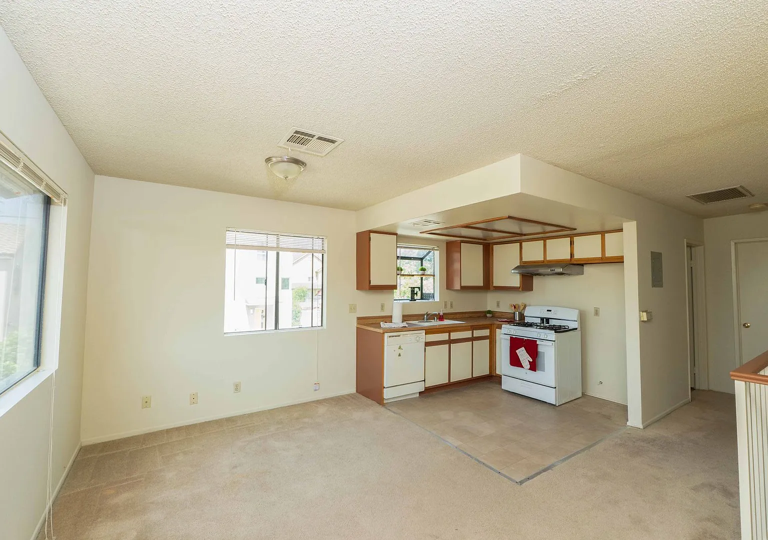 225DelM — Photo 1