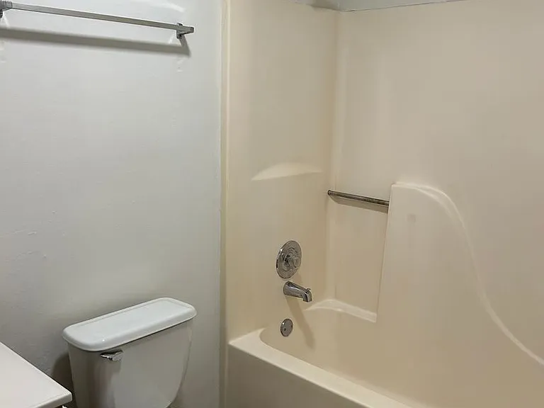 109/111 Deer Creek Ct — Photo 12