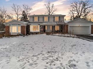 4247 Whitebirch Dr, West Bloomfield, MI