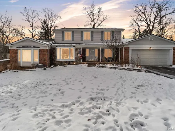 4247 Whitebirch Dr, West Bloomfield, MI 48323