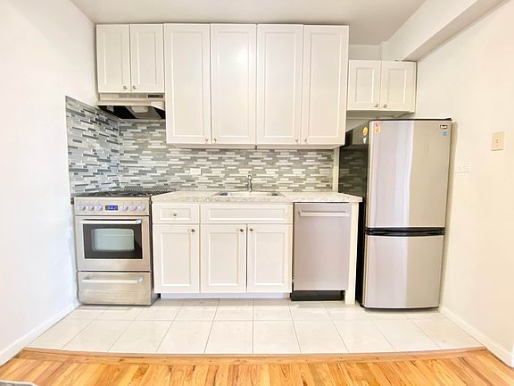 4th image of 142-27 Barclay Ave #502