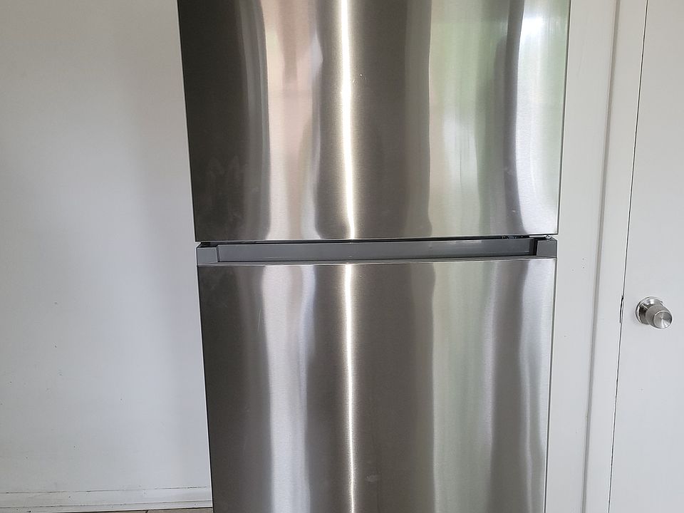 Brand new refrigerator as of 05/27/2024. Never been used before. 2024 renter will be the first user