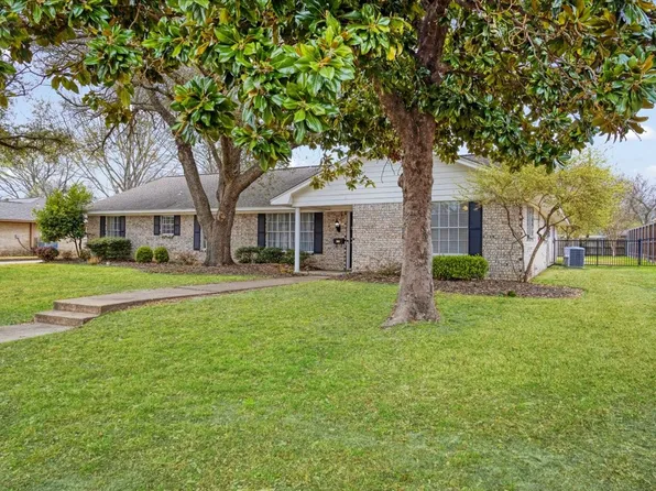 1910 Nancy Lea Dr, Bonham, TX 75418