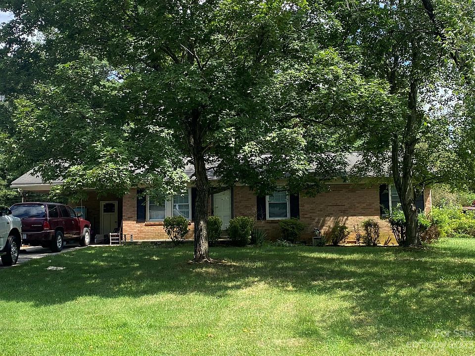 1st image of 207 Dillon Dr