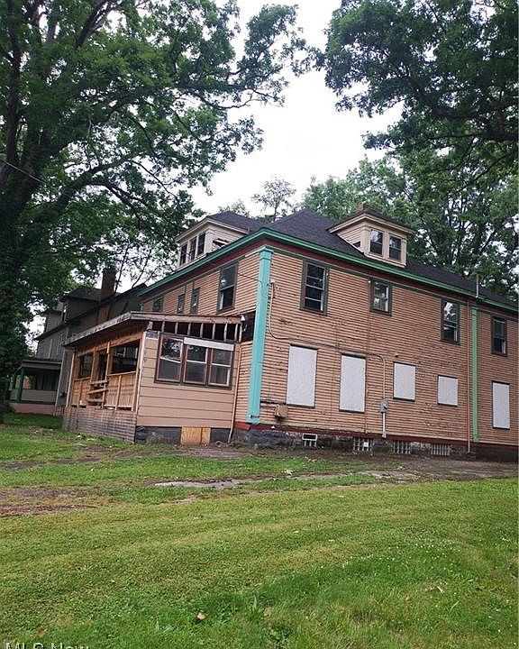 2nd image of 260 N Heights Ave
