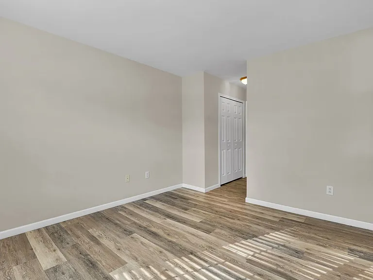 230 N Cir — Photo 35