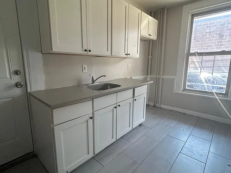 240 William St #1 — Photo 2