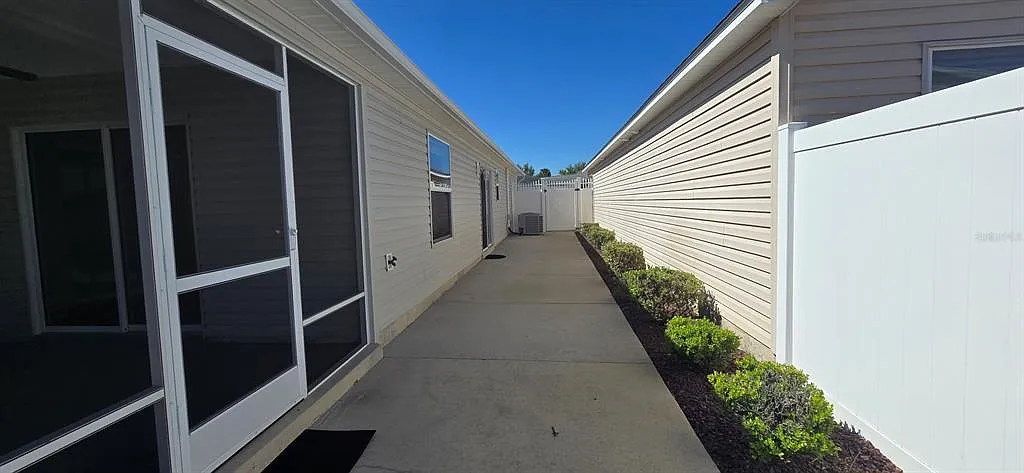 2 bed, 2.0 bath, 1206 sqft, $2,495 — Photo 2