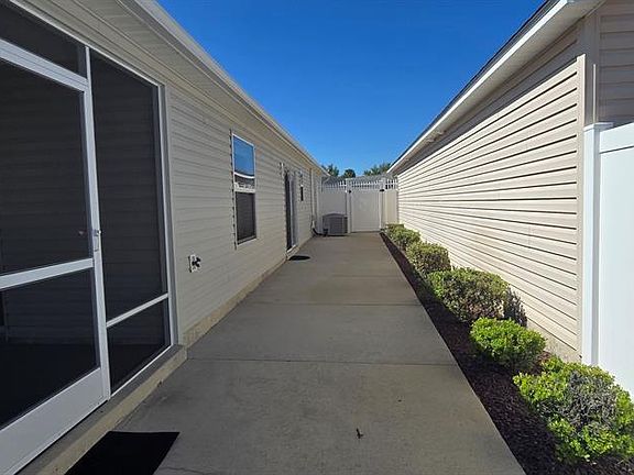 2nd image of 2577 Lindewood St