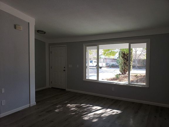 4th image of 10211 Ellenwood Ave