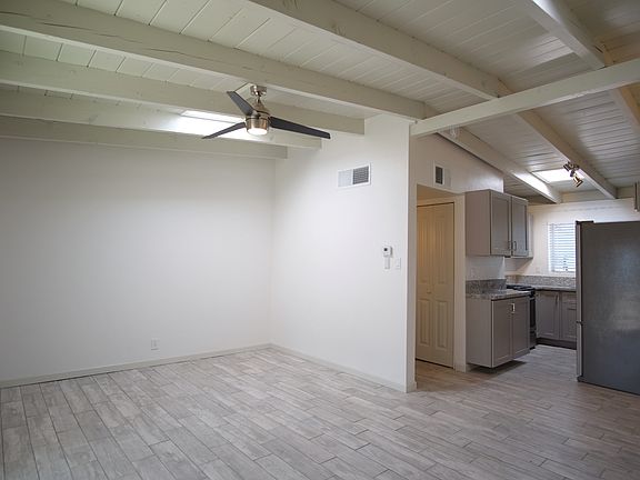 5th image of 919 N Catalina Ave
