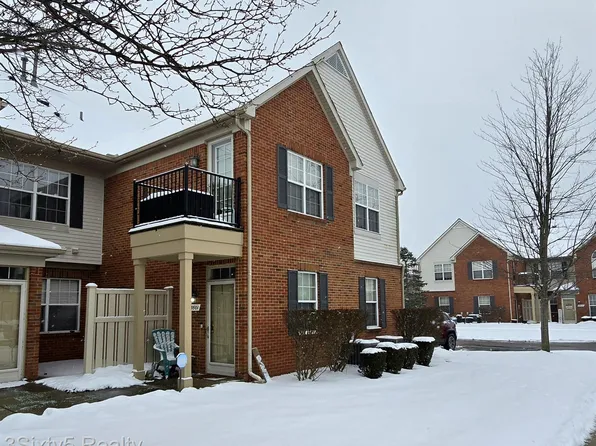 23501 Williamsburg Cir, Woodhaven, MI 48183