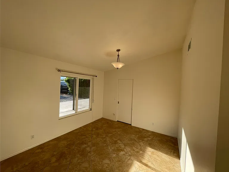 45685 Mountain View Ave — Photo 12