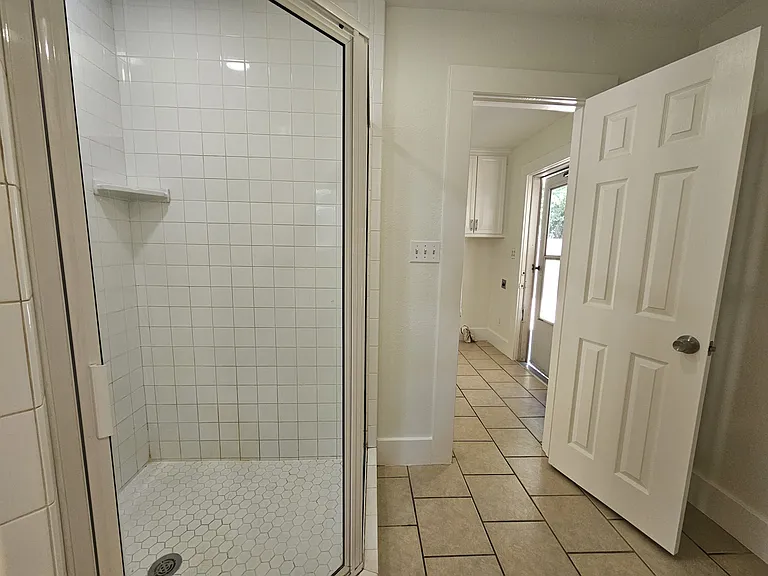 806 W Spring St — Photo 16