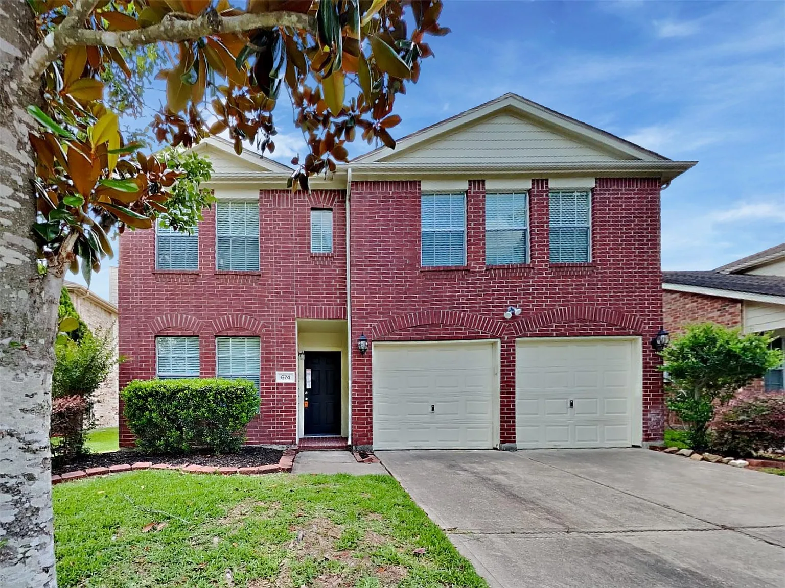 4 bed, 2.5 bath, 2536 sqft, $2,320 — Photo 1