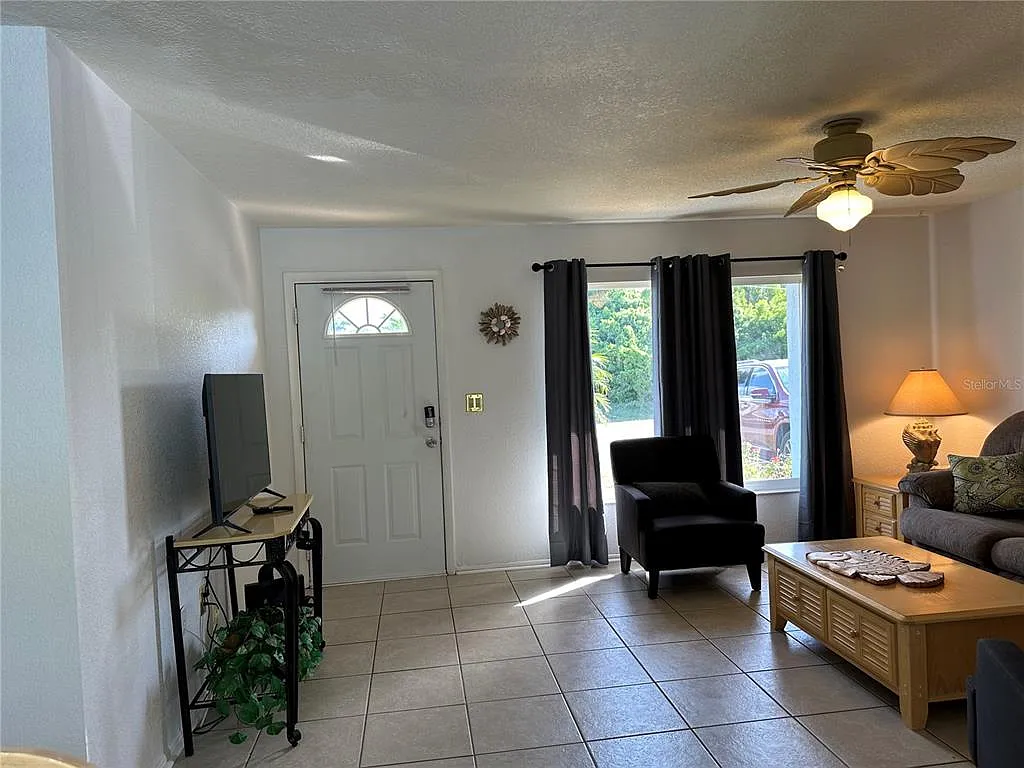 2 bed, 2.0 bath, 960 sqft, $4,000 — Photo 2