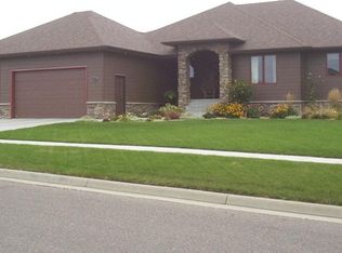 2212 Grant Dr, Watertown, SD 57201
