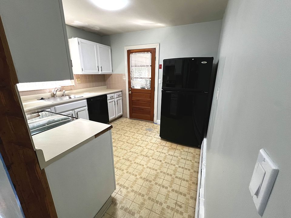 2nd view of kitchen