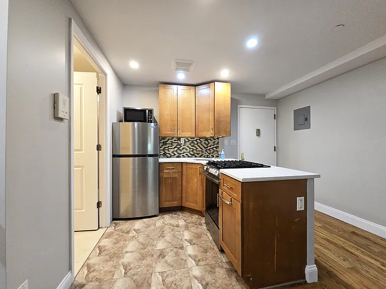 428 Hart St #1R — Photo 5