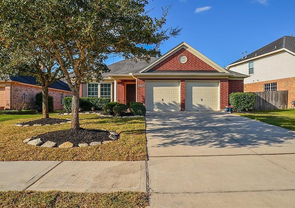 1st image of 20842 Cottage Cove Ln