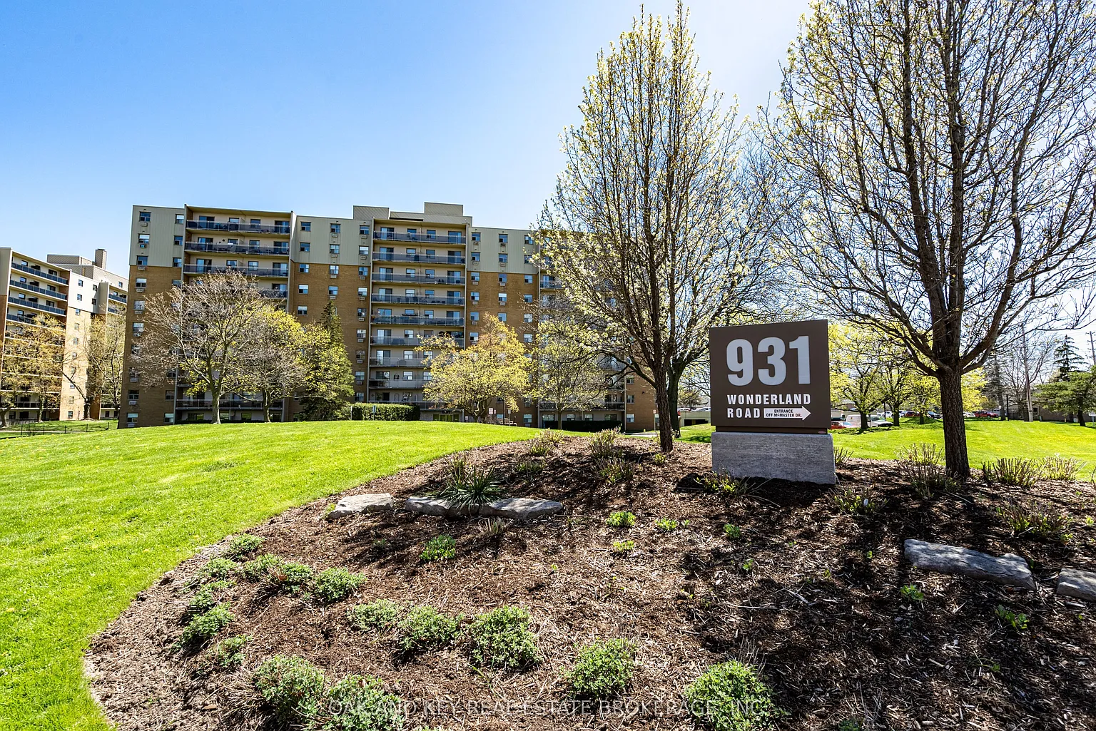 931 Wonderland Rd S #1007 photo 1