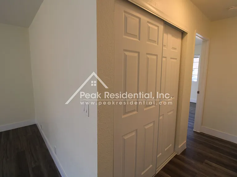 1042 Las Palmas Ave — Photo 17