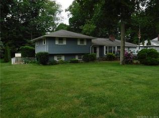 41 Mayflower Ln, Meriden, CT 06450