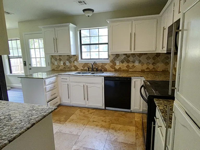 5005 S Poplar Ave — Photo 7
