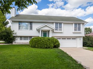 600 E Hobby Ln, Oak Creek, WI 53154