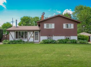 6566 Sandhurst Dr, Brookpark, OH 44142
