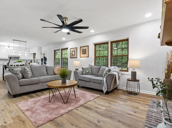 2208 Knollwood Dr, Sanford, NC 27330