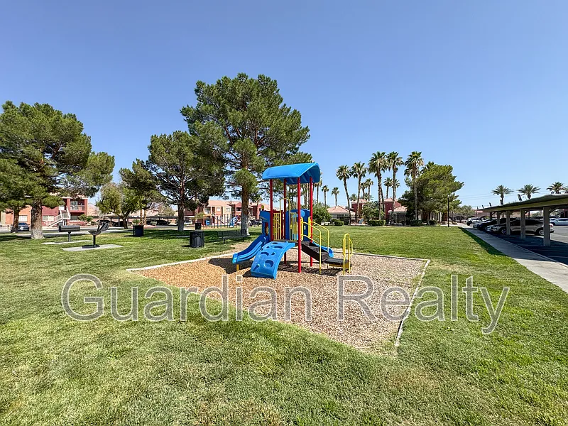 2 bed, 2.0 bath, 974 sqft, $1,400 — Photo 3