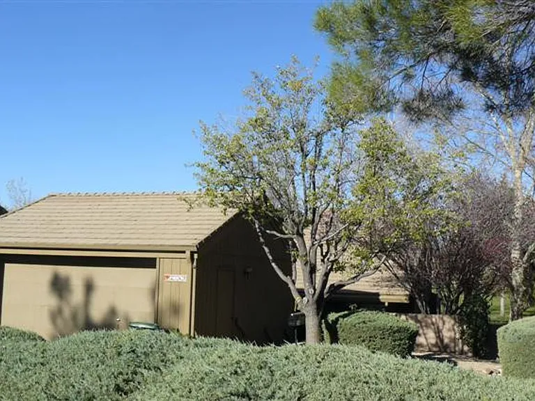 2149 Clubhouse Dr — Photo 14