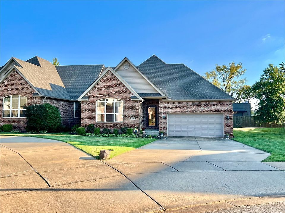 1st image of 4013 N Meadow View Dr