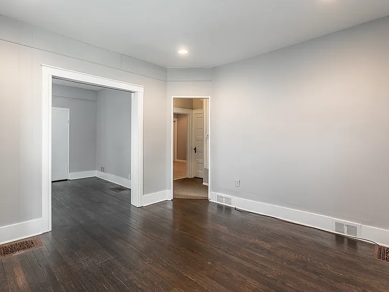 409 E 6th St #2 — Photo 6