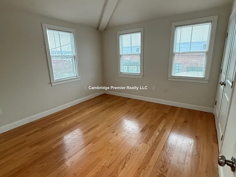 461 Somerville Ave — Photo 10